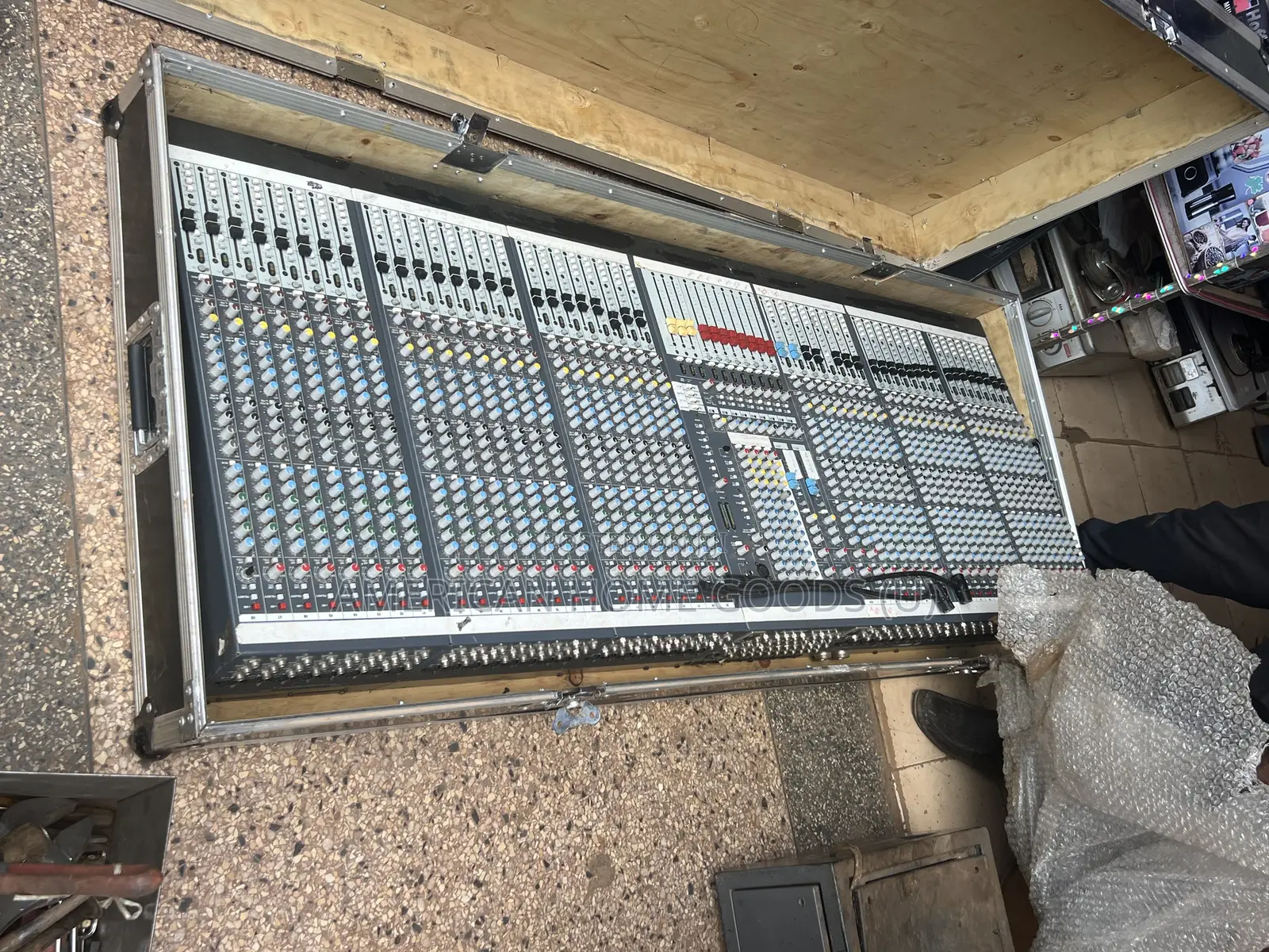 Allen and Heath Professional Power Mixer With 60 Channels With Case