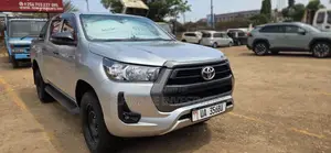 Toyota Hilux 2022 Gray