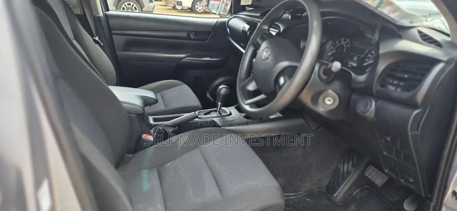 Toyota Hilux 2022 Gray