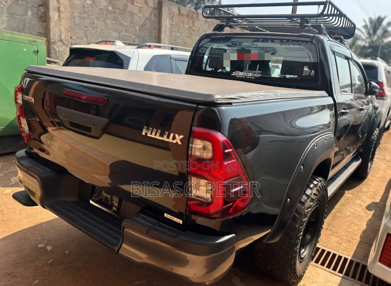 Toyota Hilux 2019 Black