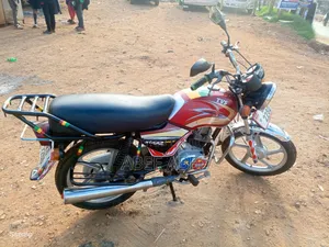 TVS HLX 125 2022 Red