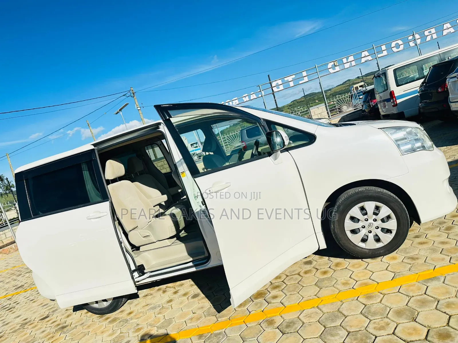 Toyota Noah White Carhire Rental Selfdrive Airport Pick-Up Tours Trave