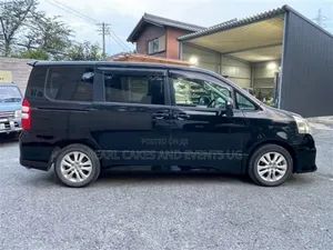 Toyota Noah Black Hire Car Self Drive Airport Pick-Up Tours Travelo96k