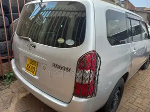 Toyota Succeed SV Premium 2014 Silver