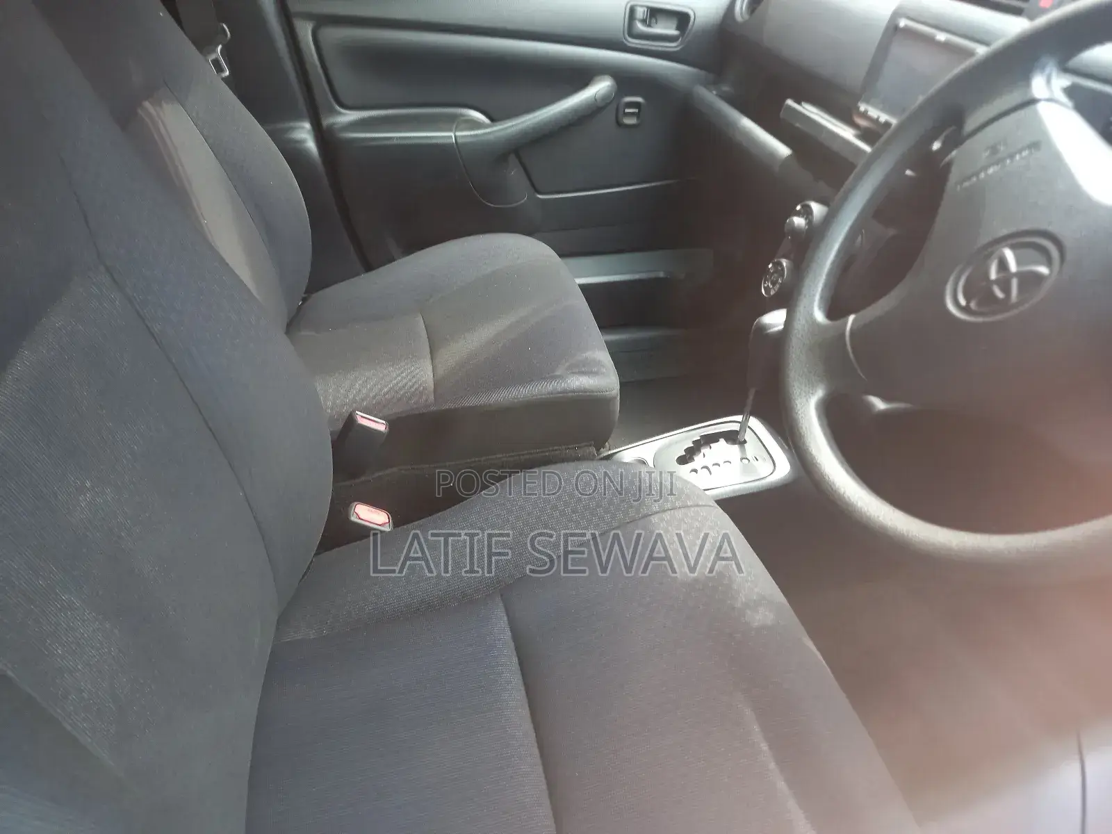 Toyota Succeed SV Premium 2014 Silver