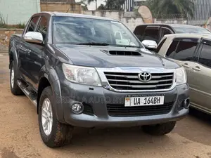 Toyota Hilux 2014 Gray