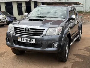 Toyota Hilux 2014 Gray