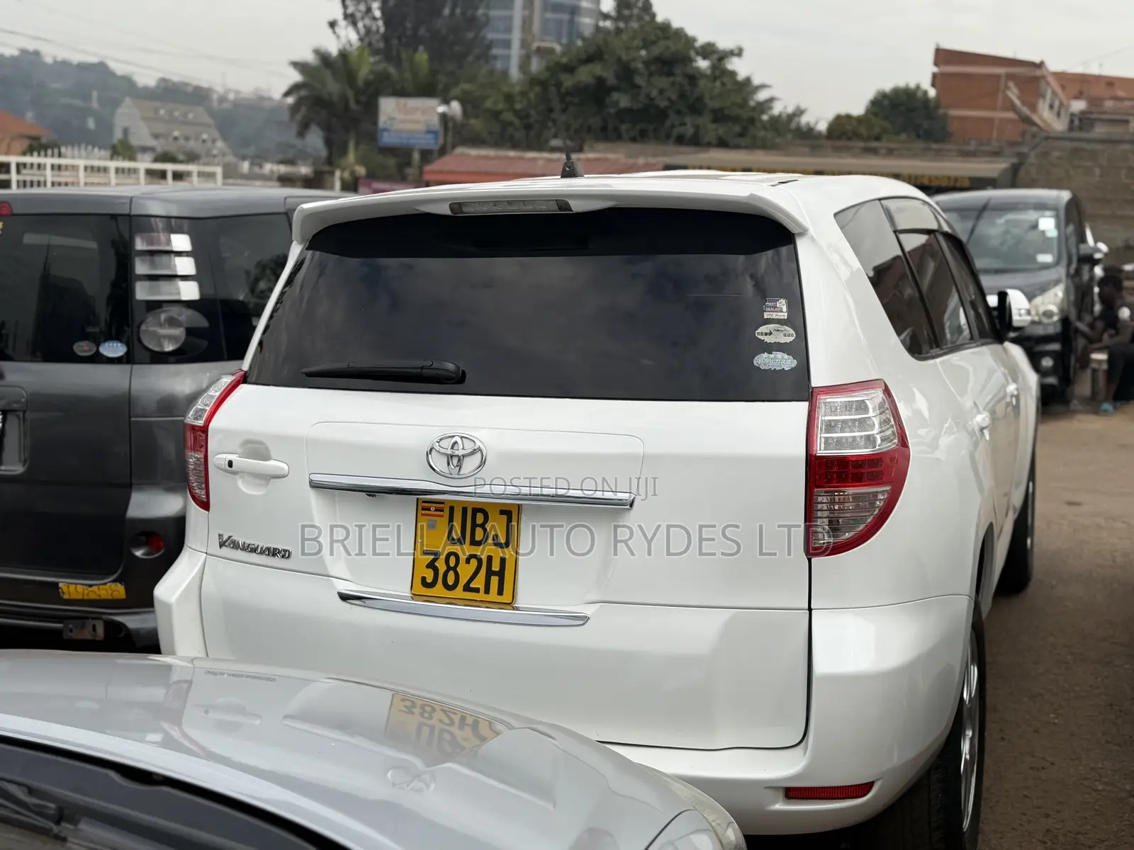Toyota Vanguard 2008 White