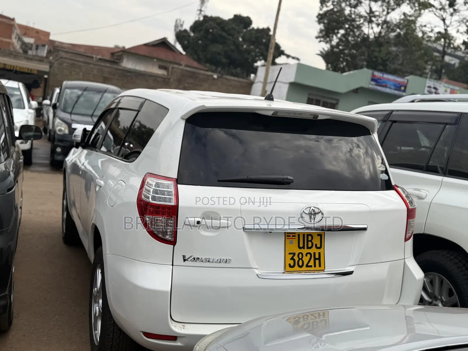 Toyota Vanguard 2008 White
