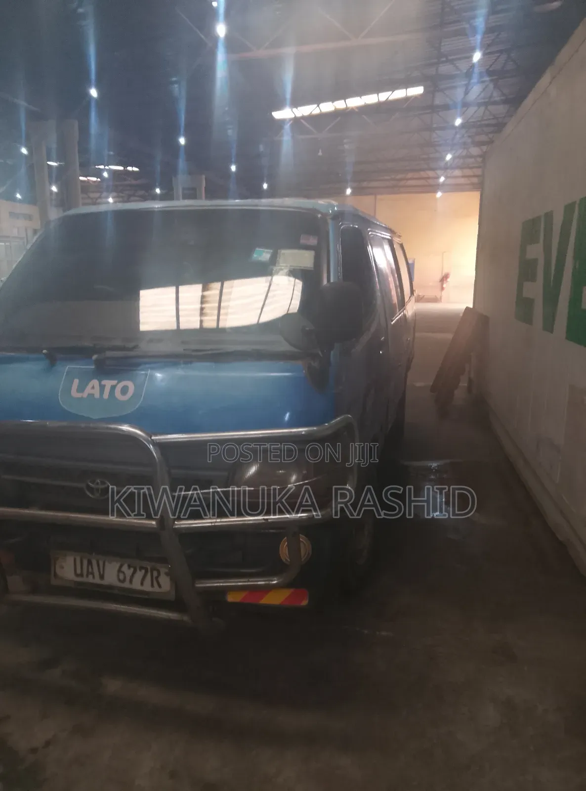 Toyota HiAce 2001 White