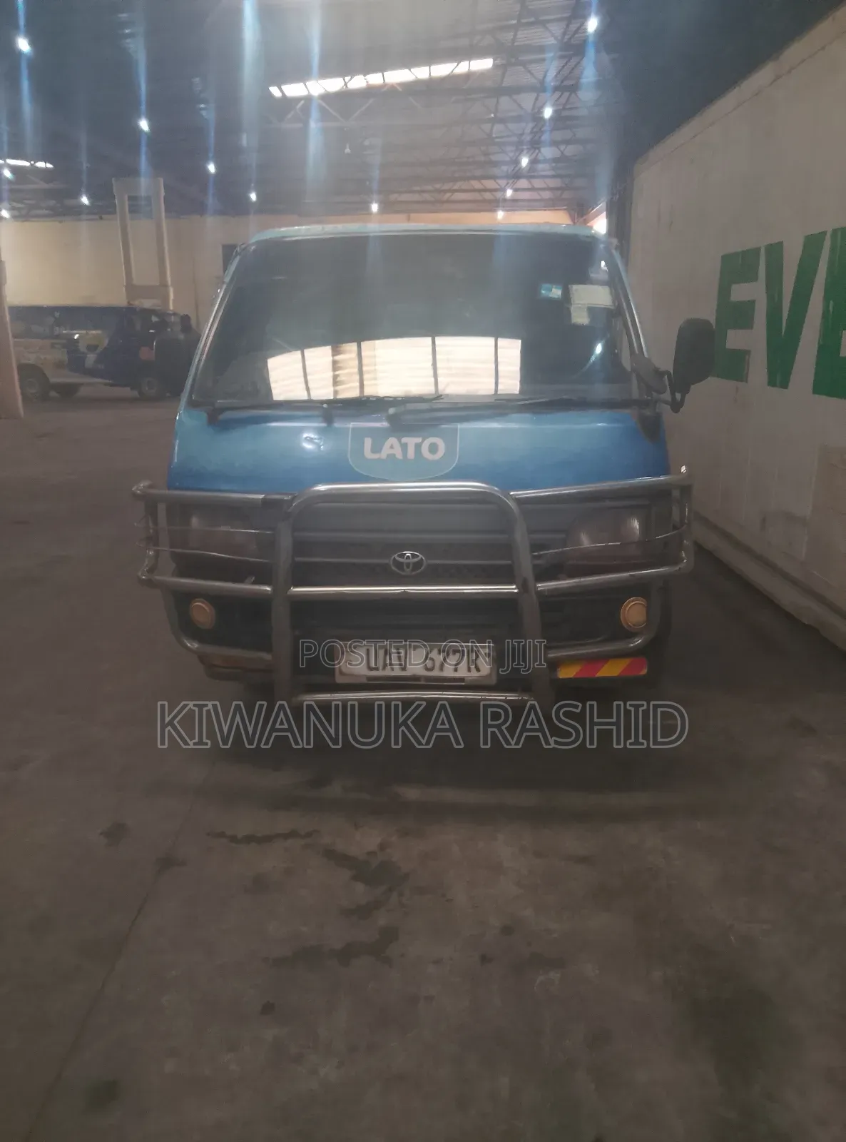 Toyota HiAce 2001 White
