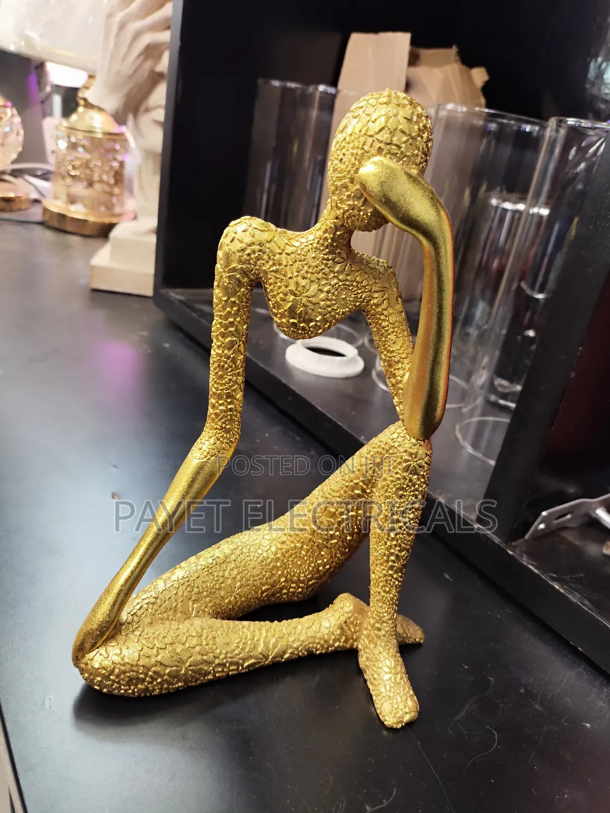 Vip Lady Statue Unique Deco
