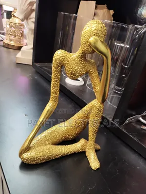 Vip Lady Statue Unique Deco