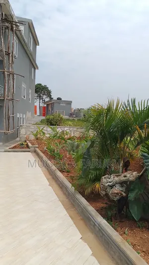 5bdrm Mansion in Mirembe Villa, Makindye for sale