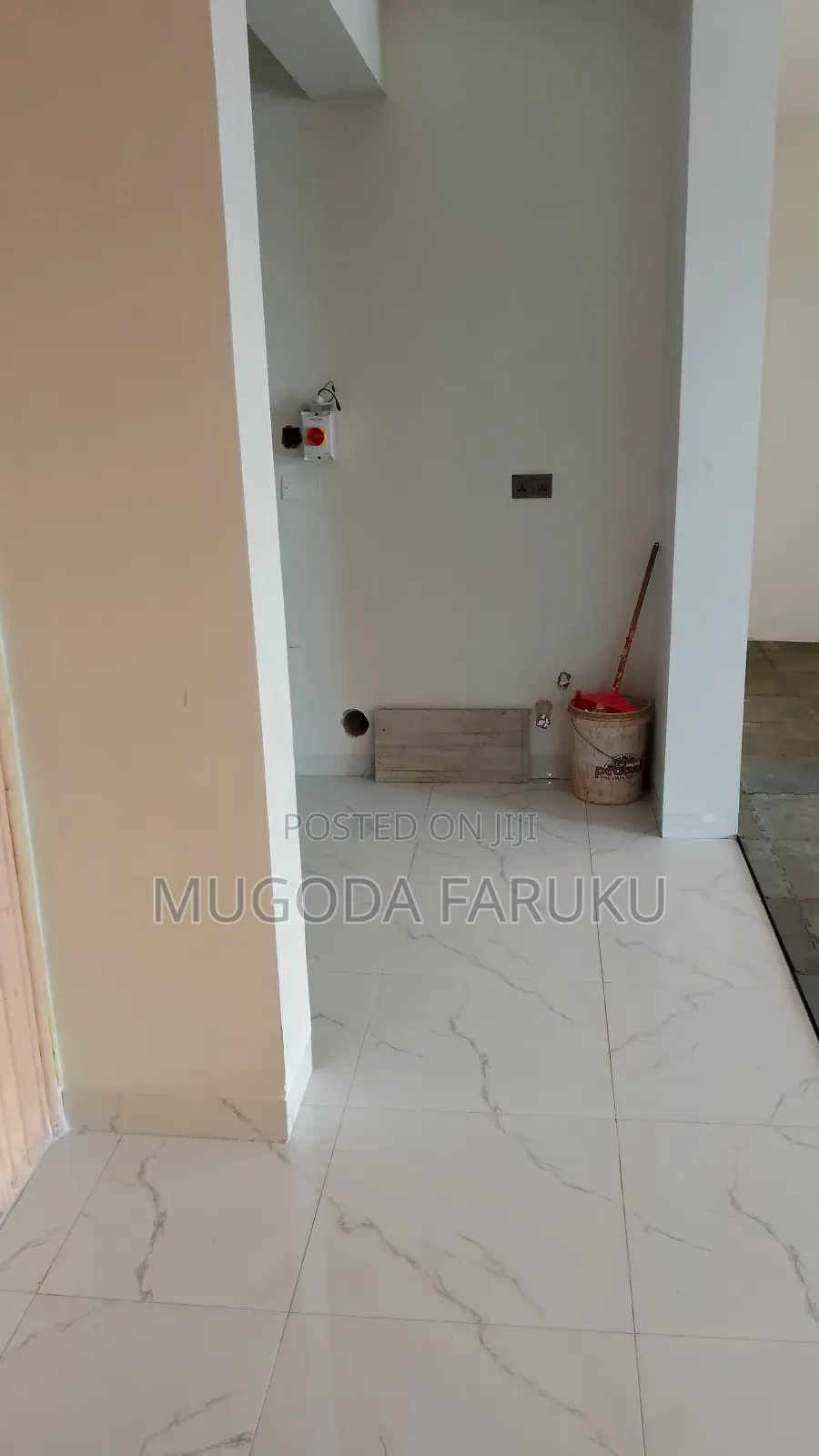 5bdrm Mansion in Mirembe Villa, Makindye for sale