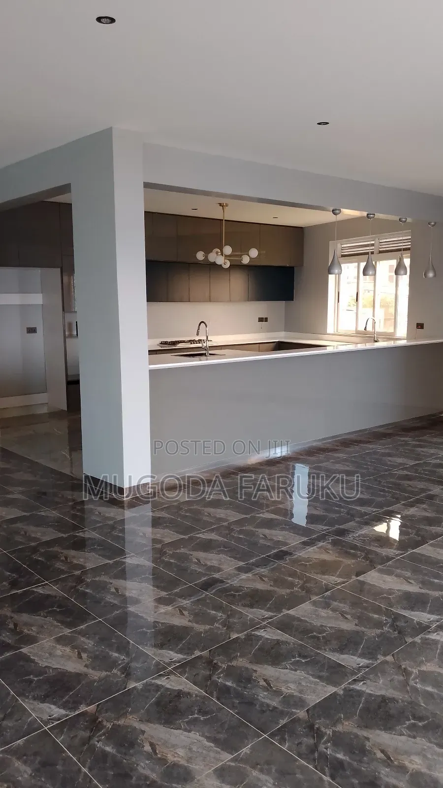 5bdrm Mansion in Mirembe Villa, Makindye for sale
