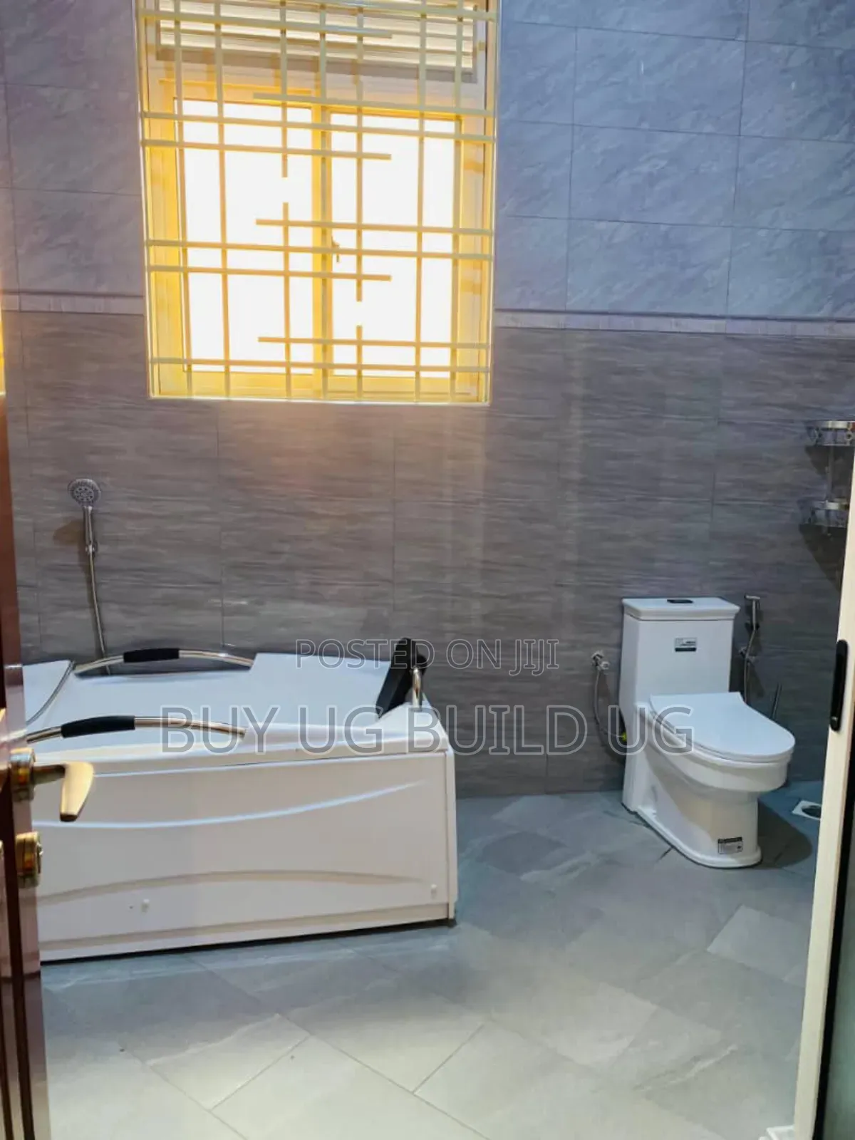4bdrm Bungalow in Bwebajja Entebbe, Division A for sale