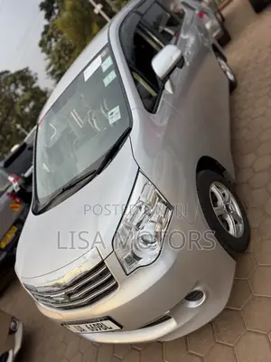 Toyota Noah 2.0 143hp FWD (8 Seater) 2012 Silver