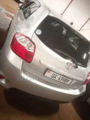 Toyota Auris 2010 Silver