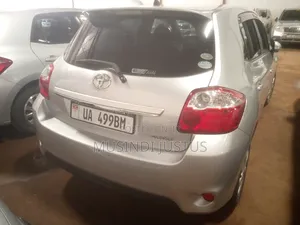 Toyota Auris 2010 Silver
