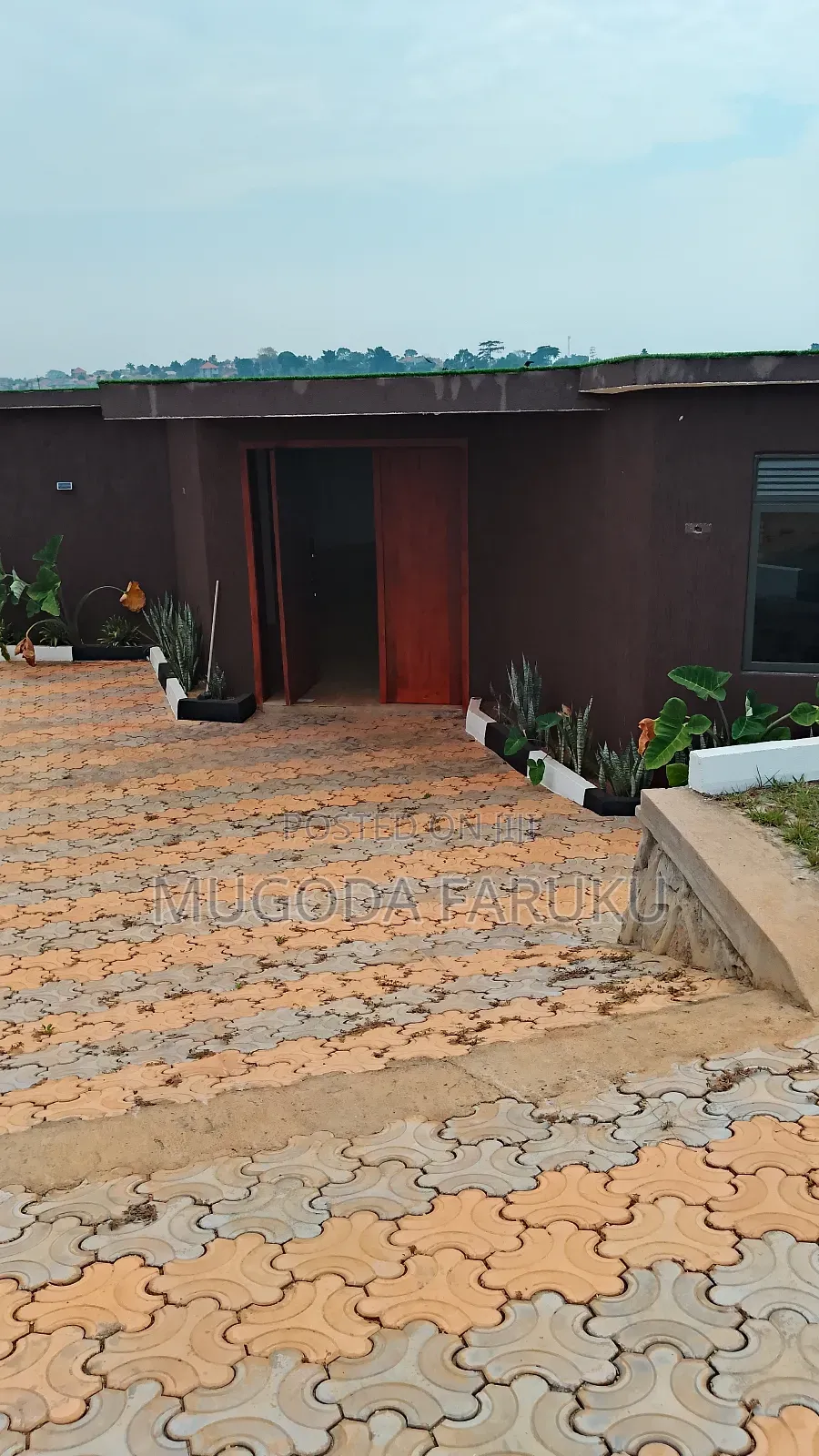 7bdrm Mansion in Mirembe Villas, Makindye for sale