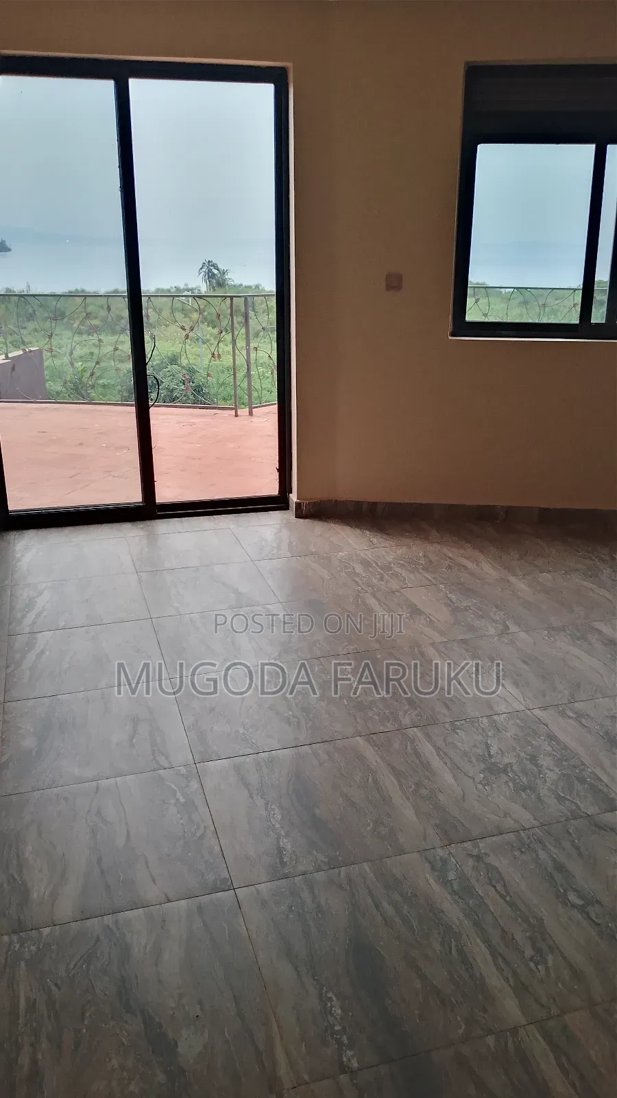 7bdrm Mansion in Mirembe Villas, Makindye for sale