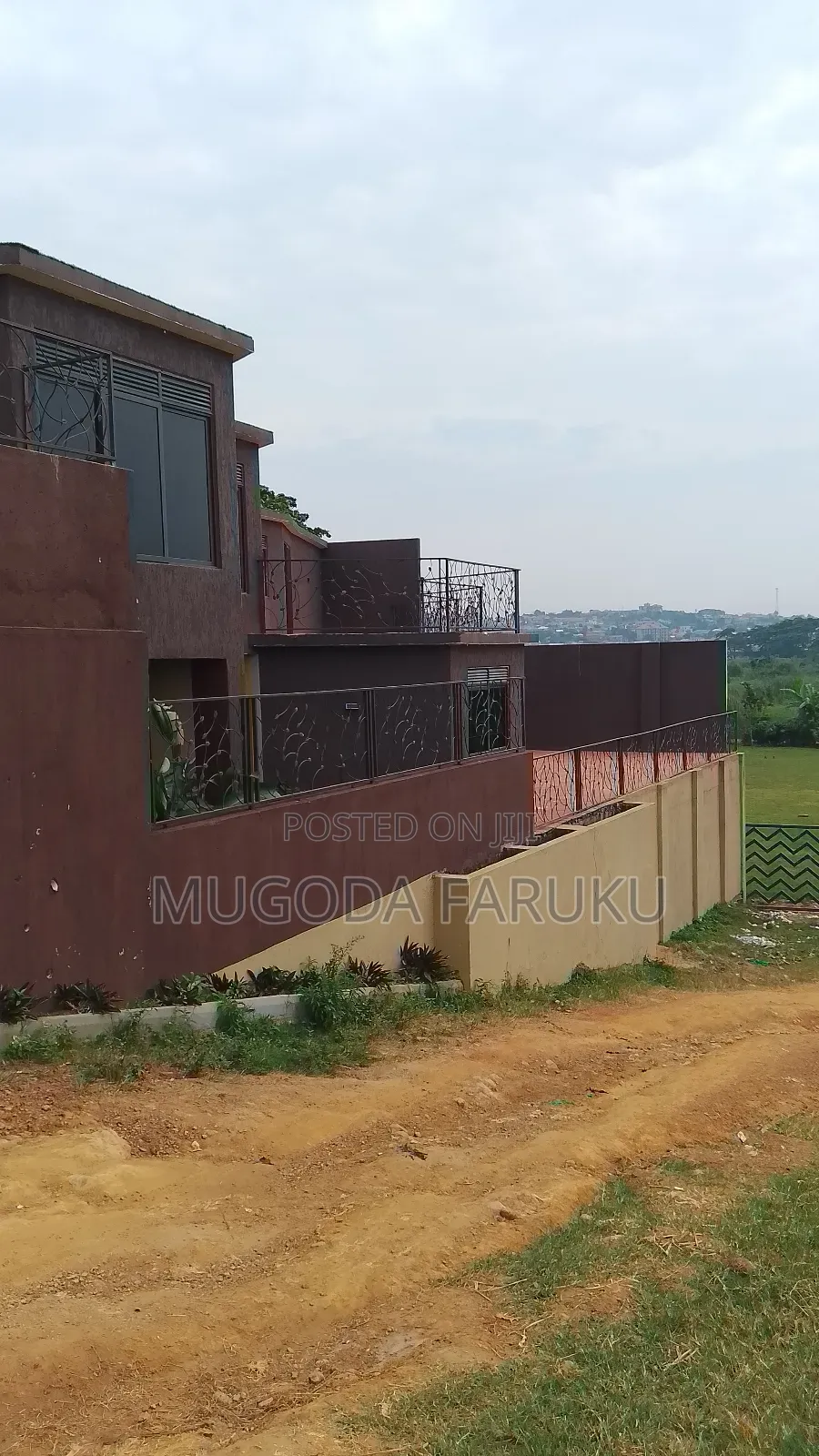 7bdrm Mansion in Mirembe Villas, Makindye for sale