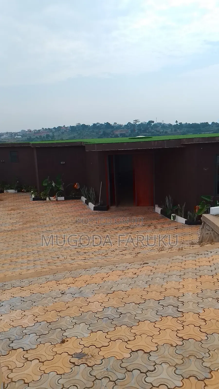 7bdrm Mansion in Mirembe Villas, Makindye for sale