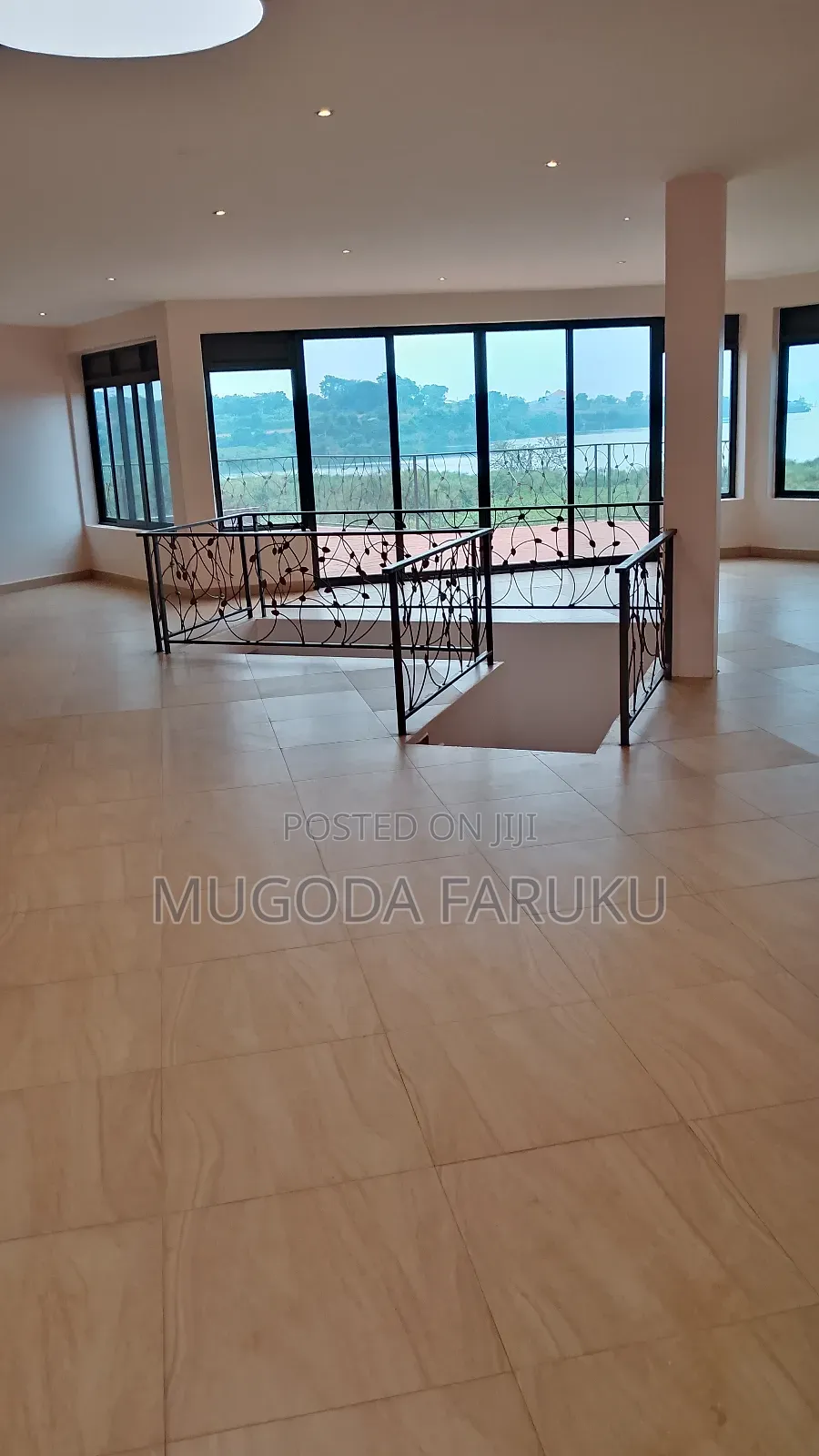 7bdrm Mansion in Mirembe Villas, Makindye for sale