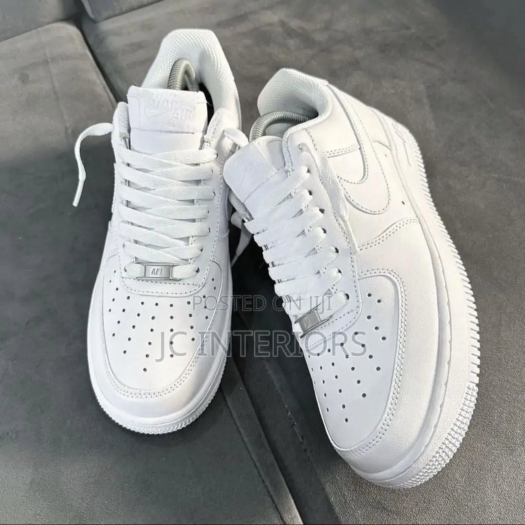 White Nike Air Force 1