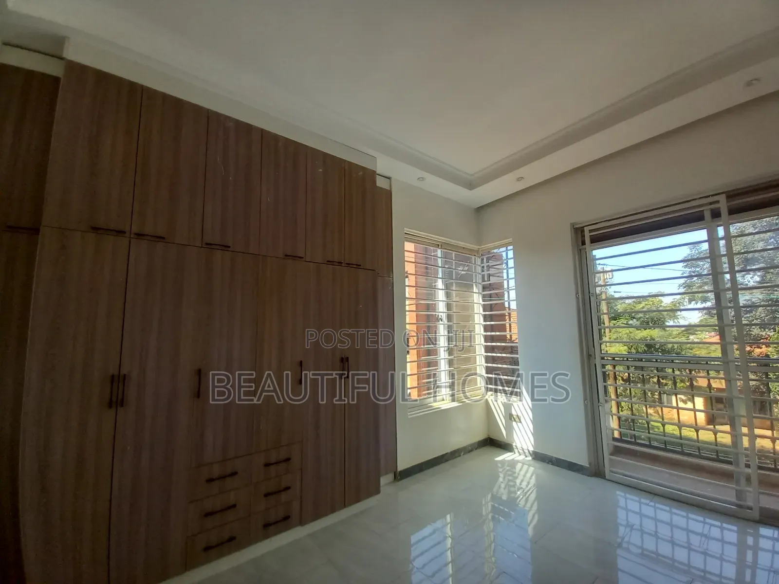 Furnished 4bdrm Duplex in Kira for sale