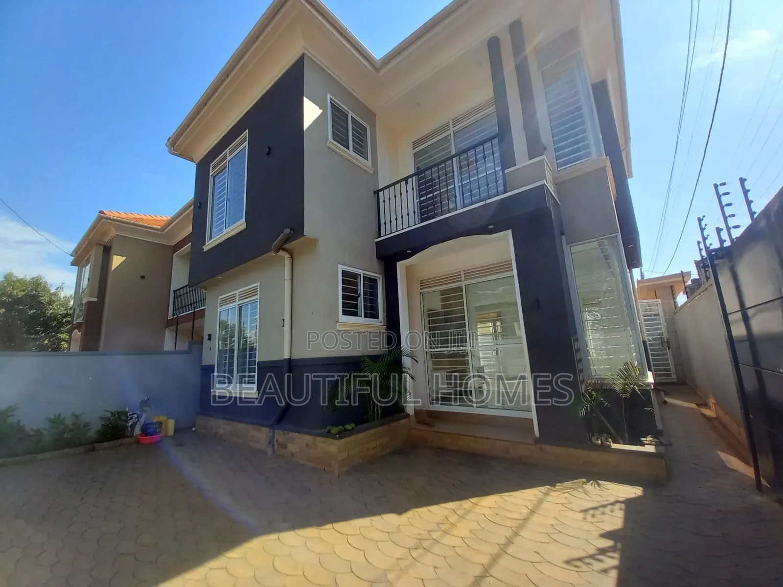 Furnished 4bdrm Duplex in Kira for sale