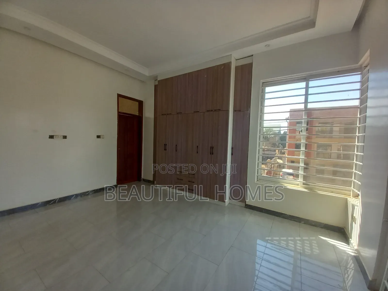 Furnished 4bdrm Duplex in Kira for sale