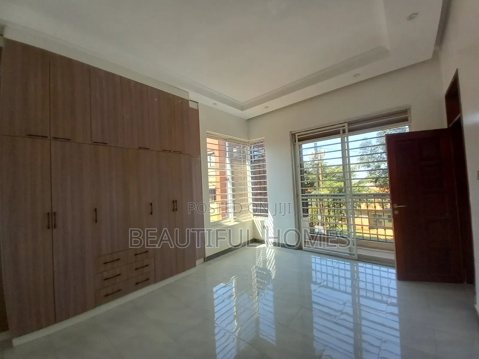 Furnished 4bdrm Duplex in Kira for sale