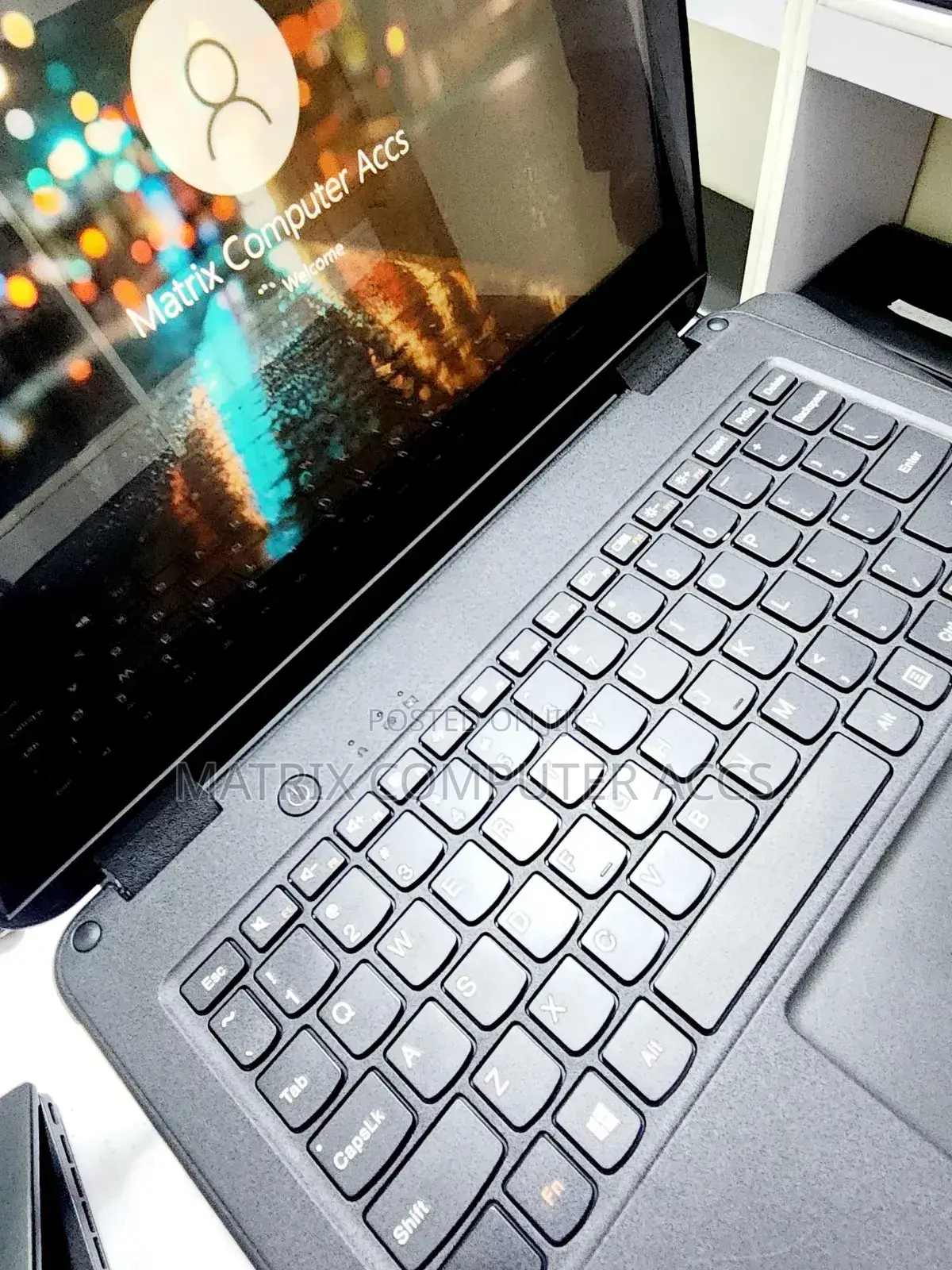 Laptop Lenovo 300e 4GB Intel Celeron SSD 128GB