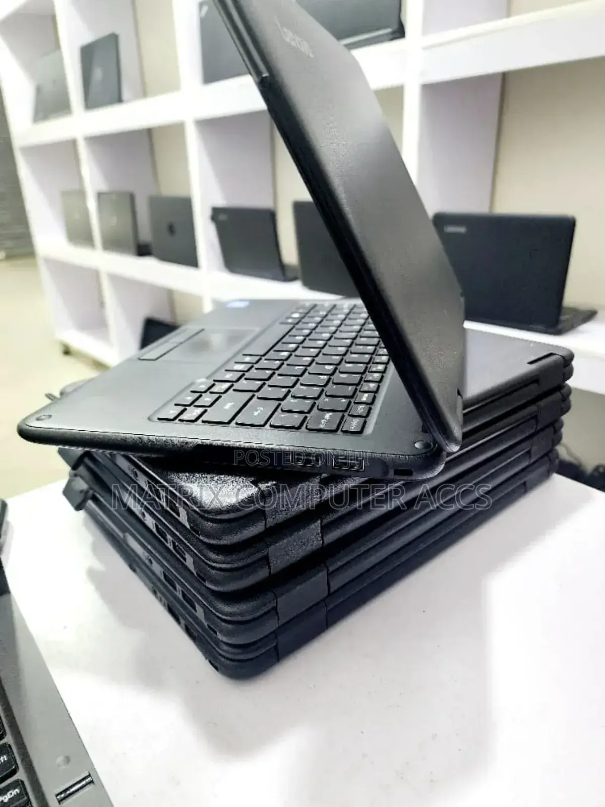 Laptop Lenovo 300e 4GB Intel Celeron SSD 128GB