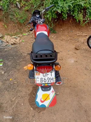 Bajaj Boxer 125 2024 Red