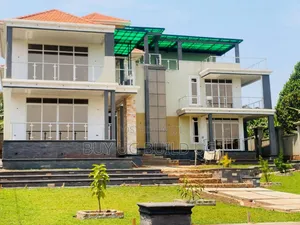 6bdrm Mansion in Bwebajja Akright, Division B for sale