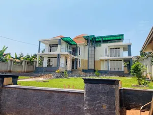6bdrm Mansion in Bwebajja Akright, Division B for sale