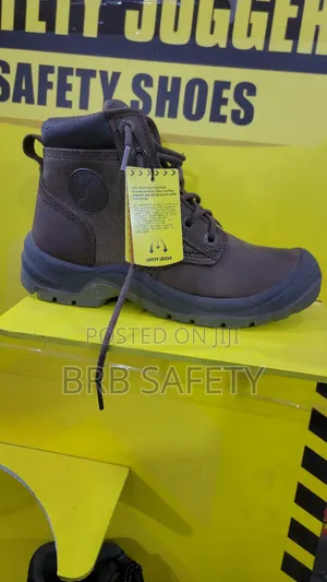 Safety Shoe. Jogger Brown