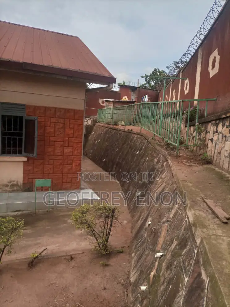 Furnished 3bdrm House in Kira for sale