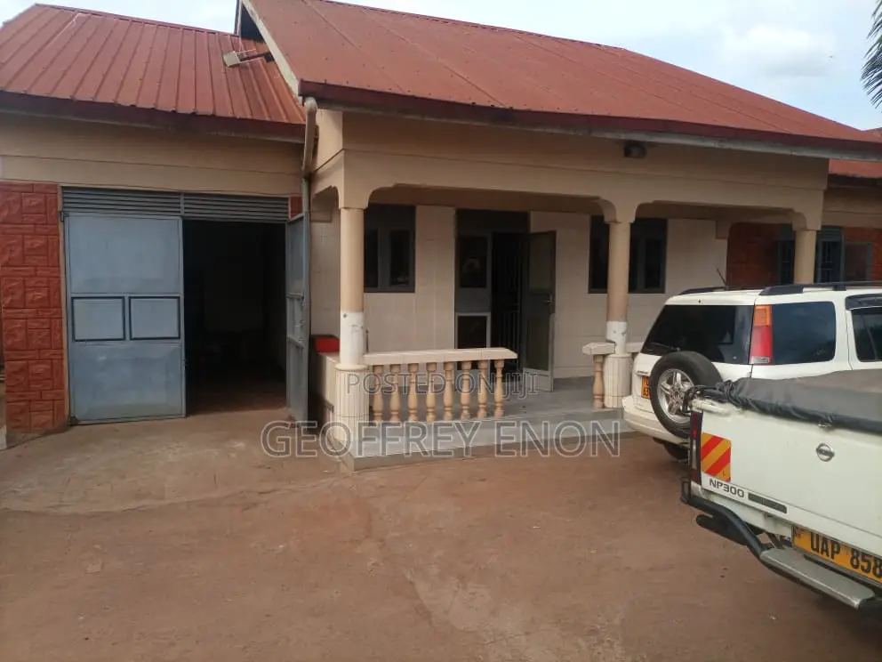 Furnished 3bdrm House in Kira for sale