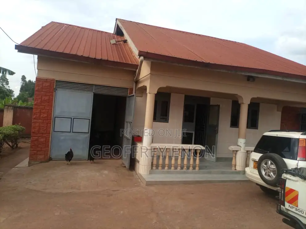 Furnished 3bdrm House in Kira for sale