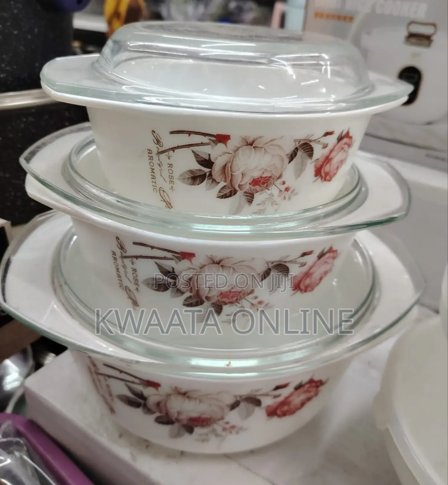 3 Pieces of Serving Heat Resistant Flowered Glass Dishes With Lids