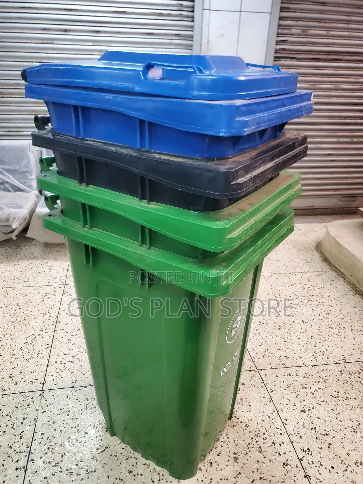 Outdoor 240litres Plastic Dust Bins