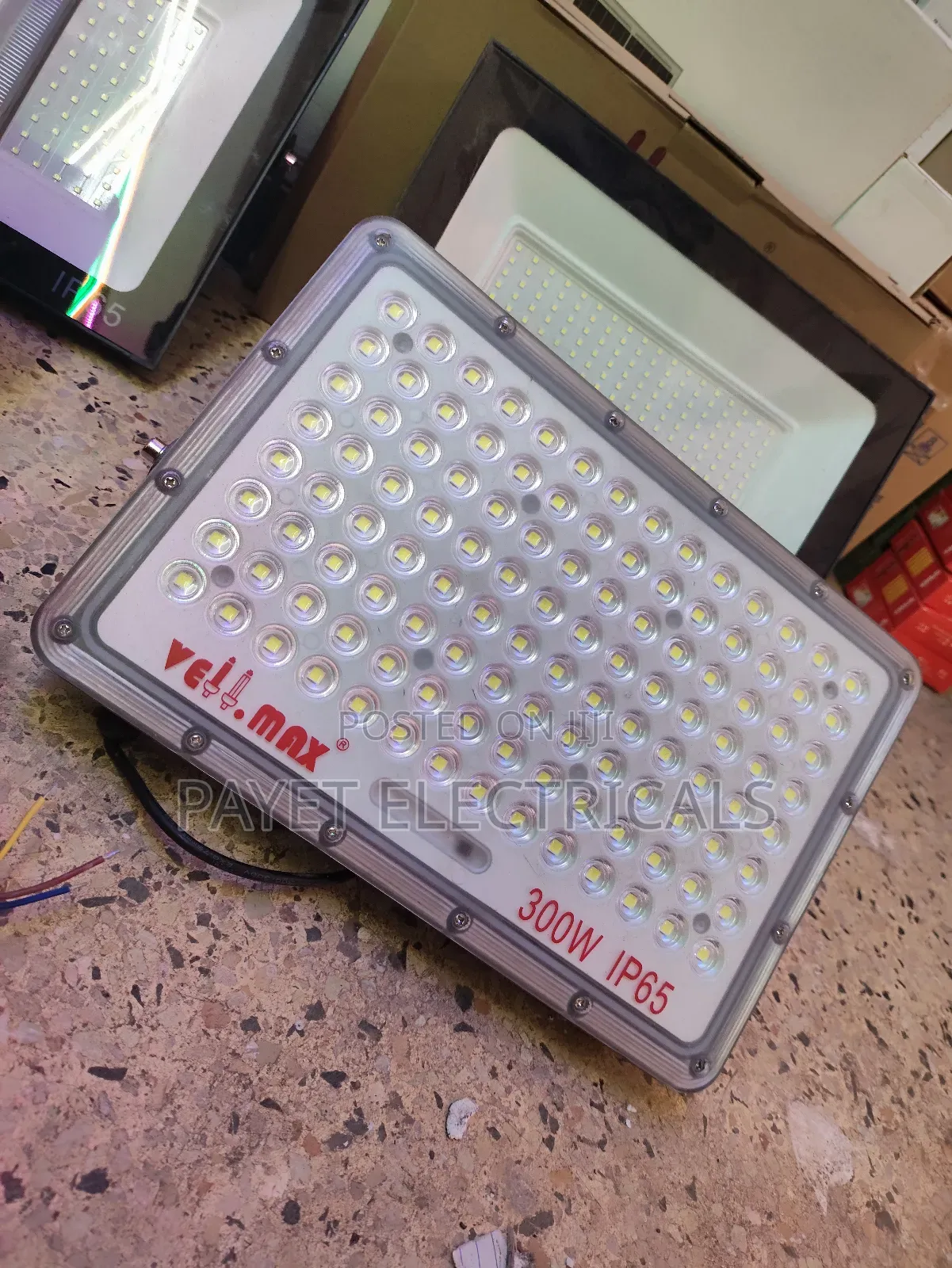 1p65 300watts Vellomax Floodlight