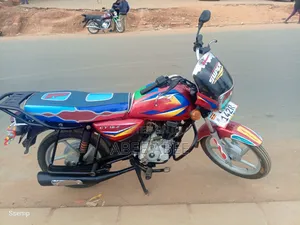 Bajaj Boxer 125 2024 Red