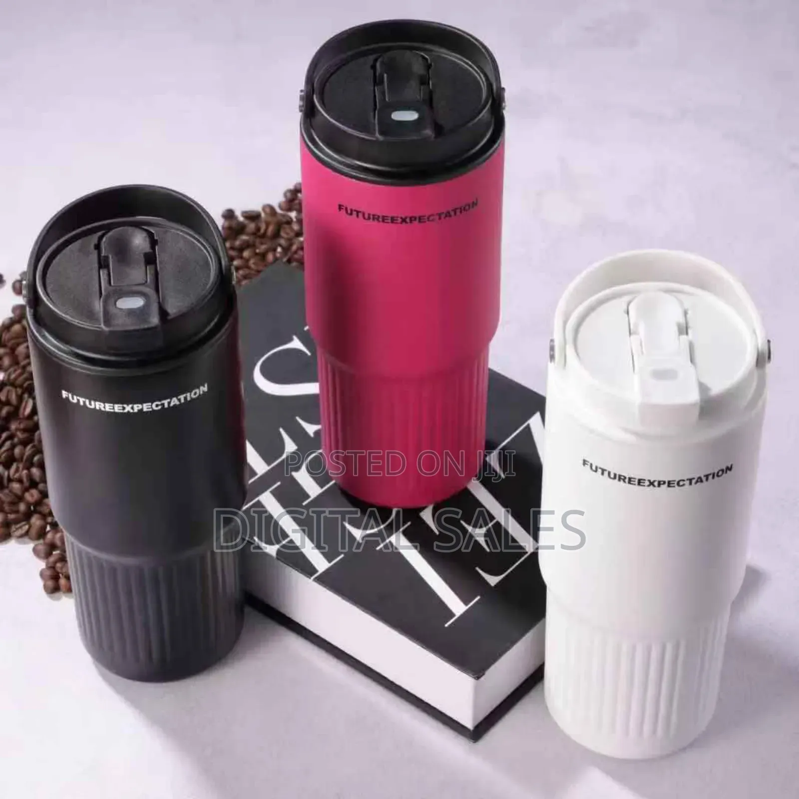 Vaccum Travel Mug - Black. White