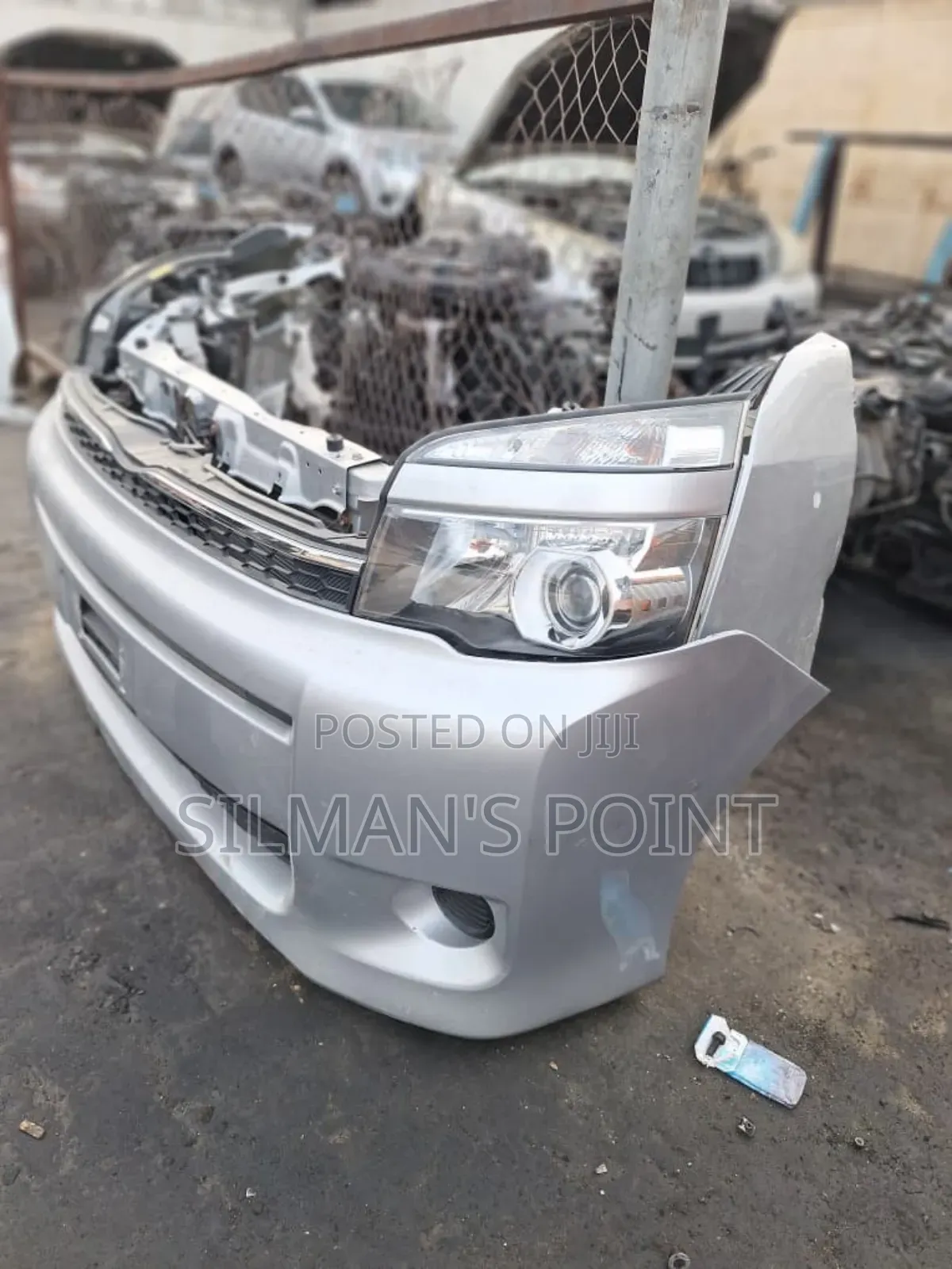 Toyota Voxy 2011/12 Nose Cut