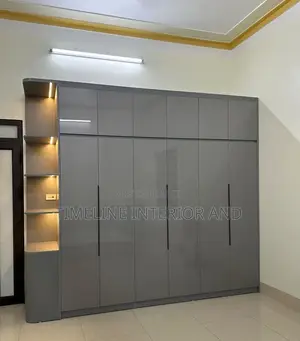 Elegant Bedroom Wardrobe